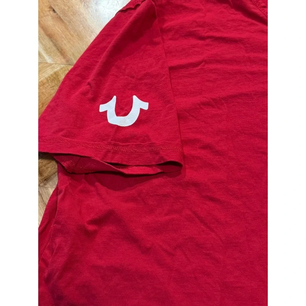 True‎ Religion Men's v-neck T-Shirt XXL Logos All Over Back Spell Out Red Seams